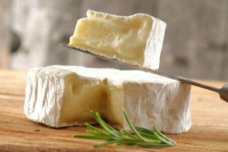 Opciones de maridaje de vinos con queso camembert
